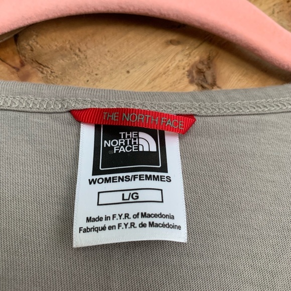 The north face tshirt - Picture 3 of 3